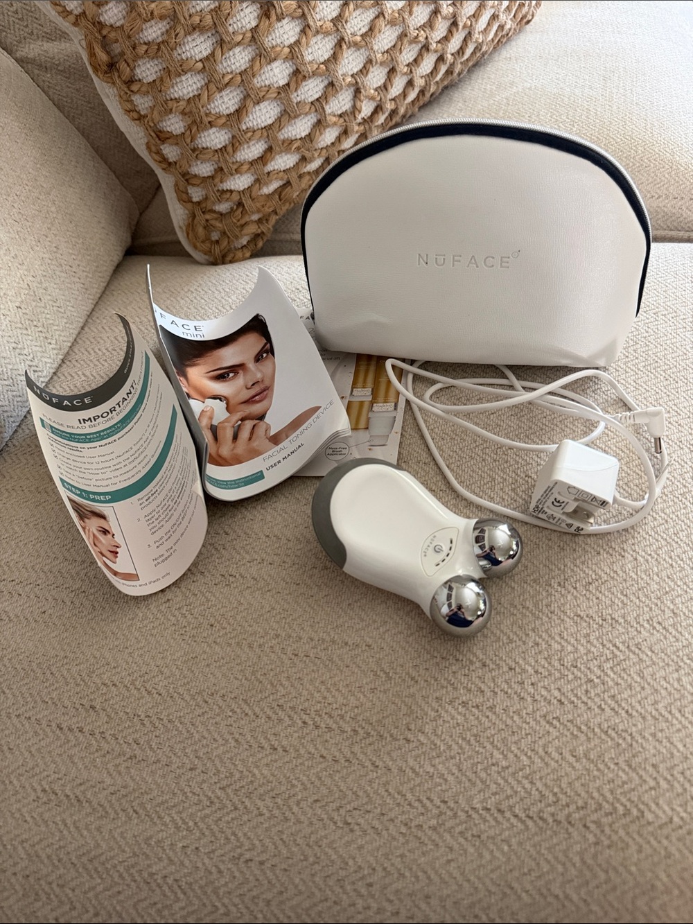NuFACE Mini Microcurrent Facial Toning Kit with Case & Charger - New!
